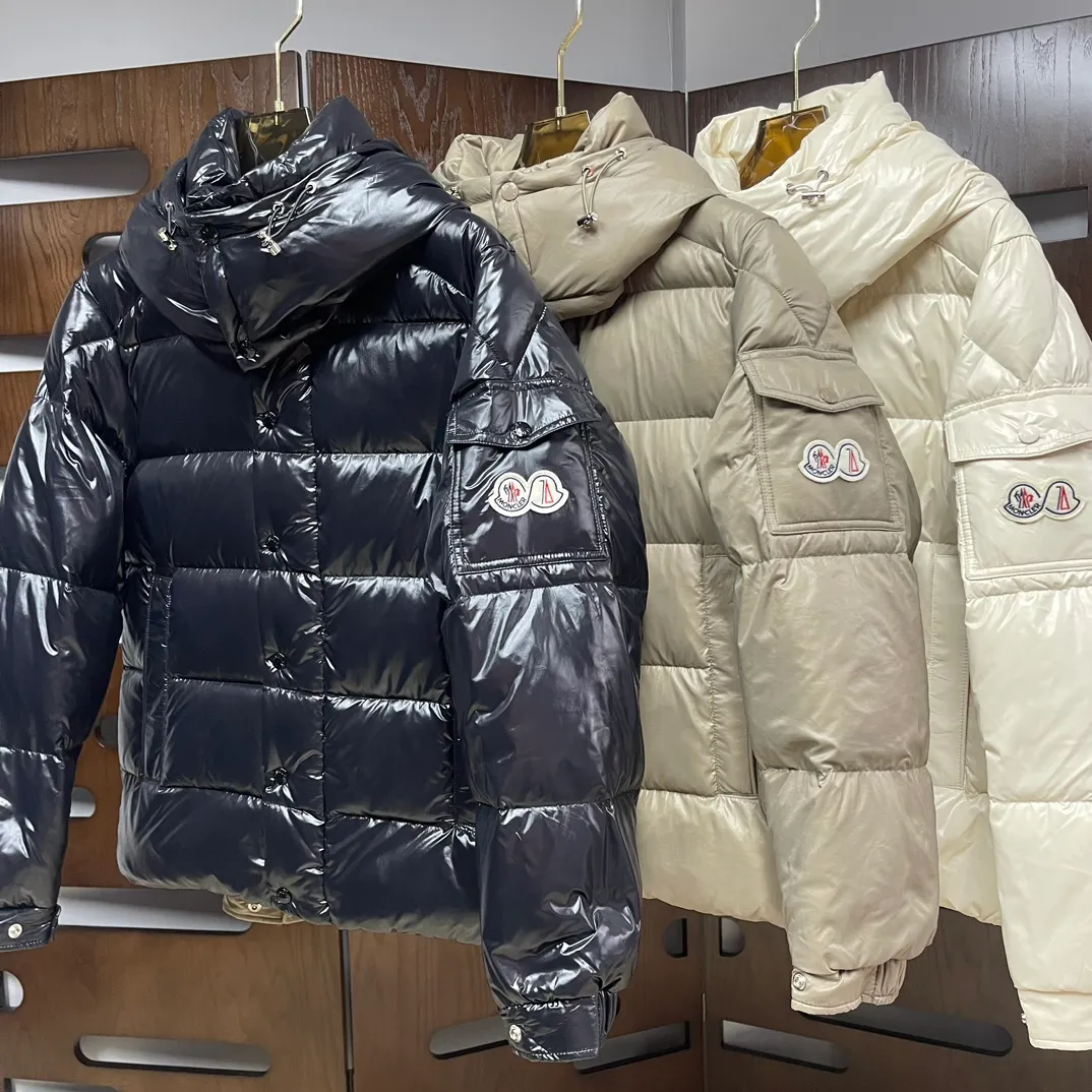 P390 Moncler/ 2026 70 、 。 DNA ， ， 。 Classic ， 、 。 Classic 70 。 Quality， 90 ，Premium Quality ， ，Black ！ Sizes M-3XL